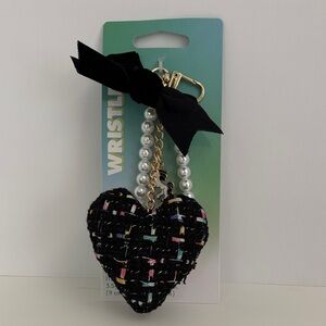 ☀️Black Heart Keychain with Pearls
